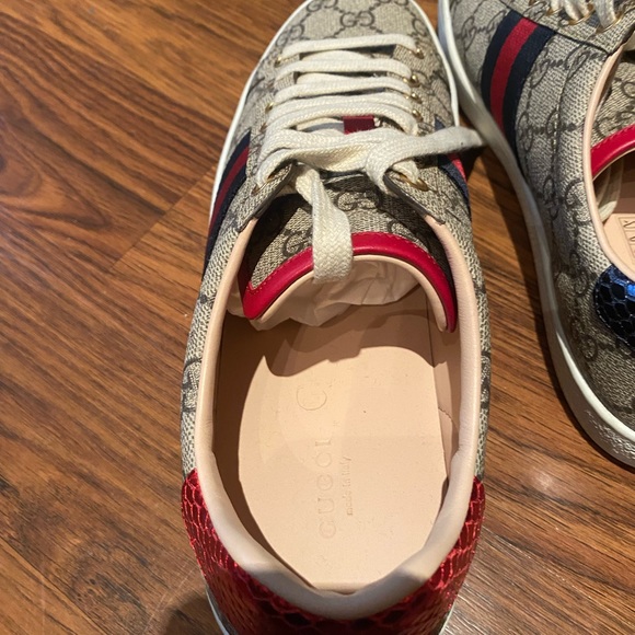 New without tags:Gucci ace supreme sneakers! In size 40. - Picture 7 of 11